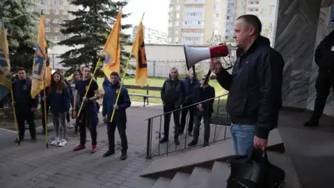 Київська поліція пообіцяла "Національному Корпусу" перевірити інформацію про підкуп виборців в Оболонському районі