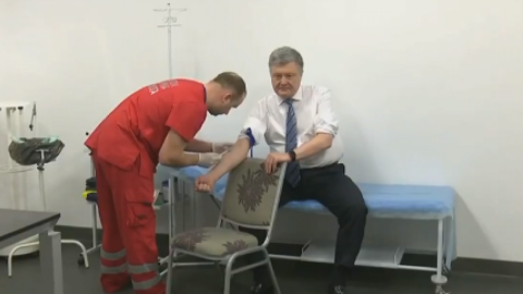 Порошенко здав аналізи на алкоголь і наркотики в НСК "Олімпійський"