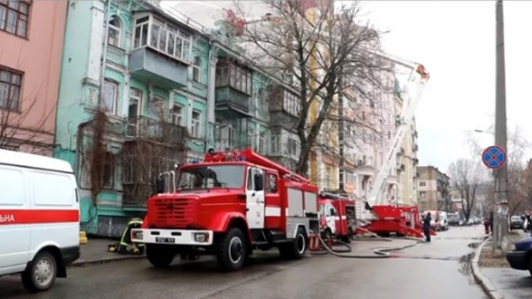 Пожежа в будинку на Подолі. Скріншот відео Держнс