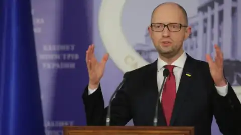 Арсений Яценюк: "Если кому-то очень страшно - то не надо ходить в политику". Главные тезисы пресс-конференции премьера