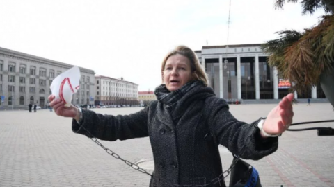 День Волі: затримана активістка, що прикувала себе до стовпа ланцюгом, а також музиканти і політики