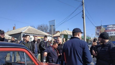 Поліцейські та "євробляхери" побилися в Миколаєві
