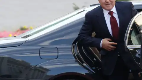 Назарбаев объявил об отставке после 30 лет на должности президента Казахстана