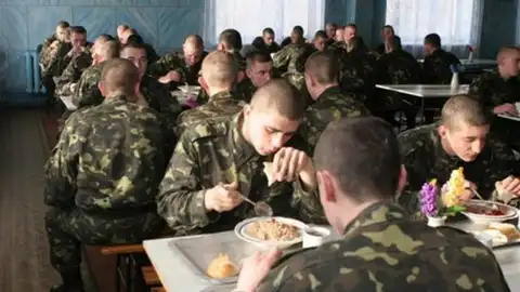ЗМІ звинуватили Міноборони в фальсифікації експертиз для скасування контрактів на харчування військовослужбовців