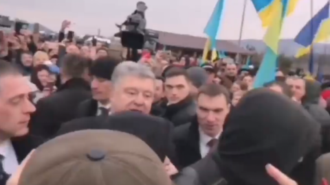 Порошенко порадив мати совість чоловікові, який подякував йому за бідність
