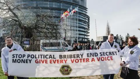 Під стінами Європарламенту вимагали чесних виборів в Україні