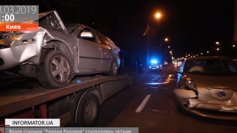 Вночі в Києві сталася масова ДТП з 4 автомобілями