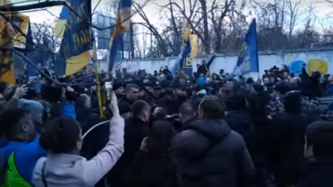 Бійки Нацполиции і "Нацкорпуса". Скріншот відео.