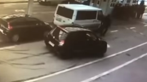 У мережі з'явилося відео, як прикордонники України пропускають через кордон авто з героїном, - ЗМІ