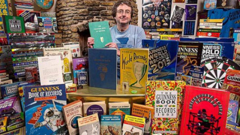 ​Британец собрал рекордную коллекцию Книг рекордов Гиннесса
