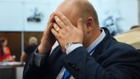 Журналісти 25 лютого назвуть прізвища з оточення Порошенка, які "нагріли руки на війні"