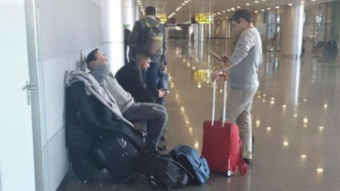 Більше 35 пасажирів утримували більше 4 годин. Фото: facebook/edward.doks