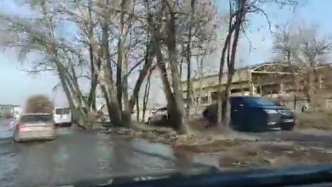 Відео дня: через "весняне потепління" у Києві затопило цілу вулицю