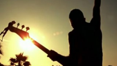 Кліп було знято на каліфорнійському пляжі Веніс.