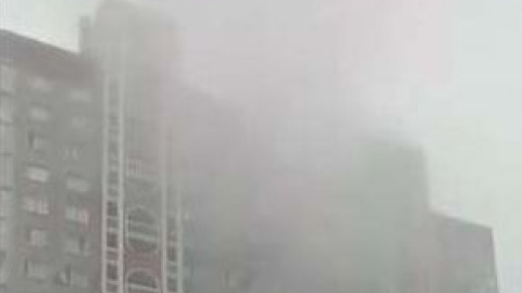 Серйозна пожежа почалася в багатоповерховому будинку на Троєщині