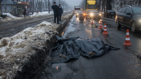 У Києві вантажівка збила насмерть літню жінку і зникла