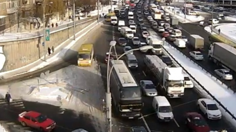 У Солом'янському районі Києва утворилася величезна пробка