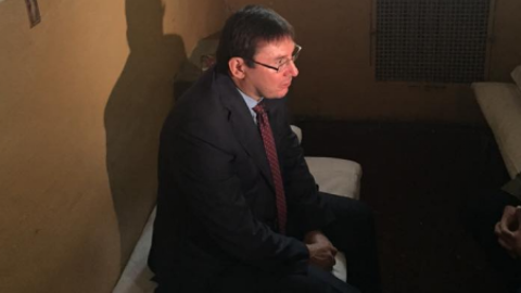 Луценко розповів, як через півроку в'язниці зустрівся з Юлією Тимошенко в одному автозаку. Фото: Facebook/Лариса Сарган