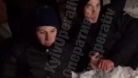 Підлітків, які жорстоко побили чоловіка біля Гулівера в Києві, змусили вибачитися на камеру