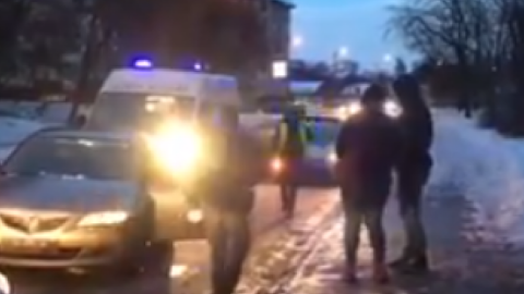 У Києві пенсіонерка, перебігаючи дорогу, потрапила під колеса Mazdа