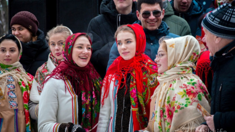 Одночасно в різних містах заспівали українську колядку. Фото: NikLife