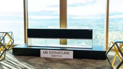 LG представила телевізор, який скручується. Фото: LG