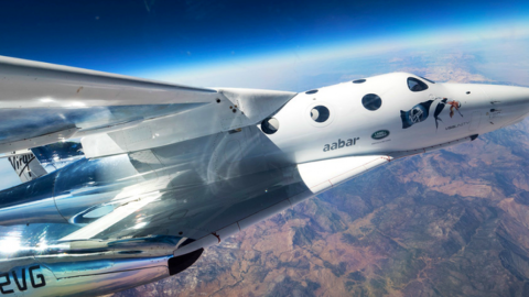Космоплан SpaceShipTwo зміг піднятися на висоту 82 кілометри, подолавши "космічну висоту". Фото: robbreport.com.