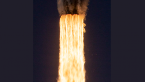 SpaceX встановила відразу два рекорди при запуску 64 супутників на орбіту