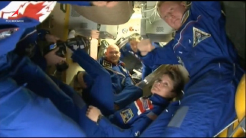 Екіпаж перейшов на борт МКС космонавти почуваються добре. Фото: twitter.com/roscosmos