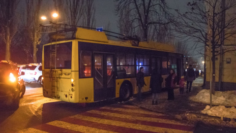 На зупинці "Вулиця Івана Франка" у транспорту відмовили гальма.Фото: kiev.informator