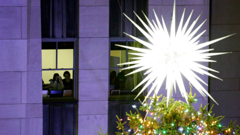Головну ялинку США з 400-кілограмовою зіркою від Swarovski запалили в Нью-Йорку