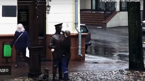 У Мінську міліція затримала підлітка за ляпас пам'ятника
