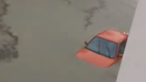В Туапсе сильні дощі призвели до повені. Скріншот відео: yоutubе.сом/watch?v=KzW_eVvJTSA