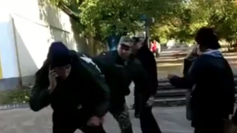 В областном военкомате уверяют, что осуждают такую практику. Скриншот facebook.com/kharkiv1654/videos