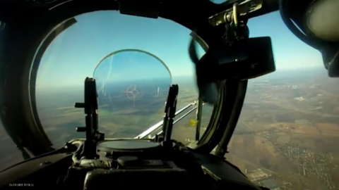 Російський безпілотний літальний апарат "Орлан-10" маневрував по висоті і за напрямами, але пілоти Об'єднаних сил не залишили йому шансів. Скріншот відео.