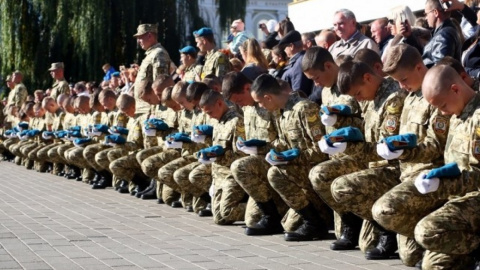 На Волыни 200 парней и 100 девушек из военного лицея приняли присягу. Фото: "Волынские новости"