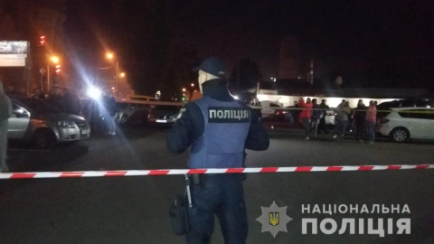 У Харкові посеред вулиці обстріляли чоловіка з автоматичної зброї 