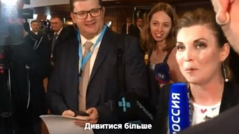 У кулуарах ПАРЄ українська делегація заспівала гімн, заглушивши кореспондента російського телеканалу