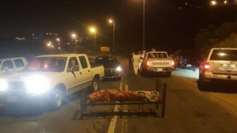 У Саудівській Аравії посеред шосе знайшли ліжко з трупом під ковдрою