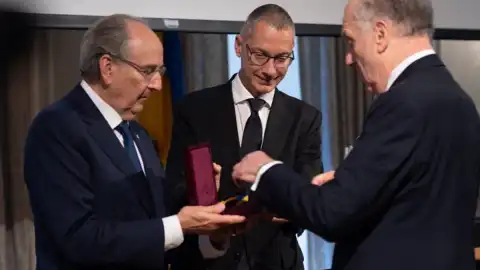 Lozhkin presented the Sheptytsky medal to the Head of the World Jewish Congress