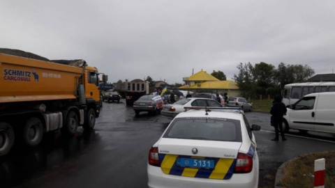 На в'їзді в м. Ужгород в районі Барвінку і Дравці, ускладнено рух транспорту. Фото: mukachevo.net