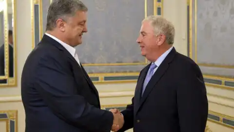 Петр Порошенко встретился с американским советником Джоном Абизейдом. Фото: prеsident.gov.ua