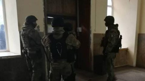Журналіст видання в Facebook повідомив, що у підозрюваного в нападі на Михайлика два прізвища. Скріншот відео. 