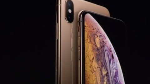 Phone XR, iPhone XS, iPhone XS Max і новий Apple Watch стануть доступні українцям у першій половині жовтня. Скріншот youtube/The Verge