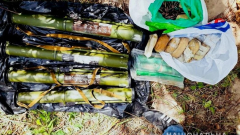 Вилучені предмети правоохоронці відправили на експертизу
