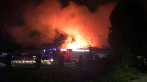 Вогнем знищено дах на площі 1,5 тис. кв. м, частину приміщення. Фото: Facebook\Ігор Зінкевич