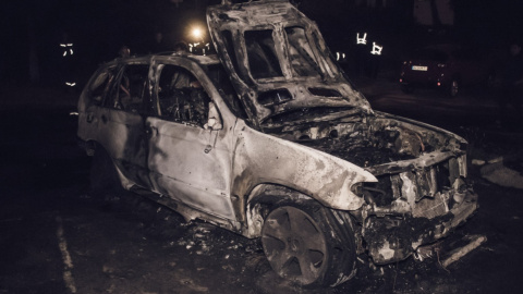 до припаркованій у дворі будинку за адресою вулиця Бальзака, 58 машині BMW Х5 під'їхав невідомий автомобіль. Фото: Інформатор