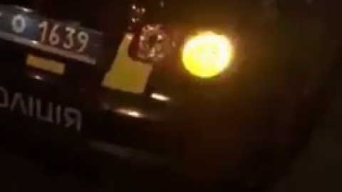 В Києві сталася ДТП з маршруткою і авто поліції. Скріншот відео dtp.kiev.ua