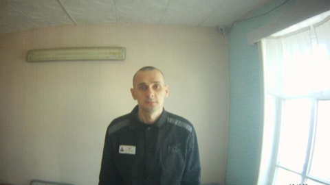 Сенцов знаходиться у свідомості, проте у нього воно повільне, загальмоване. Фото: facebook.сом/denisоvaombudsman
