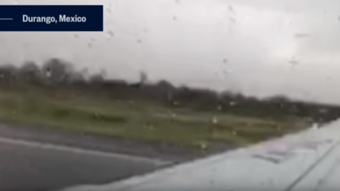 У мережі з'явилося відео катастрофи літака в Мексиці